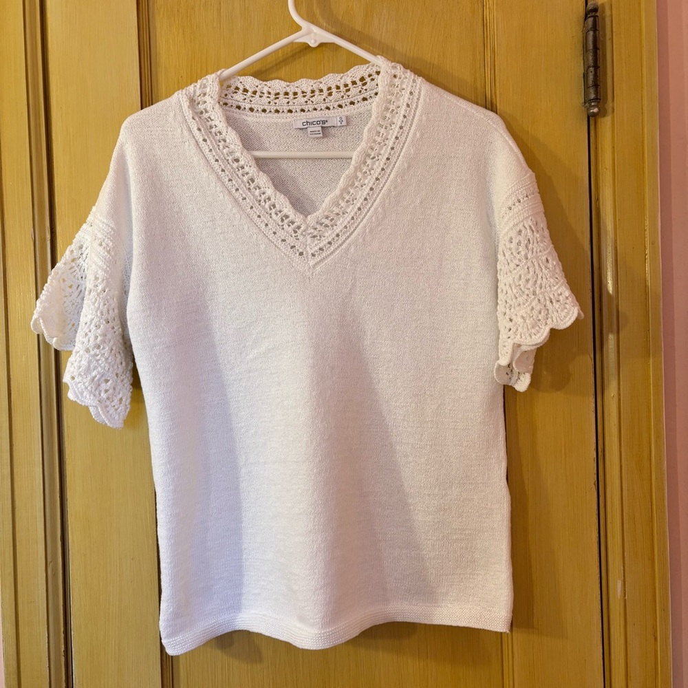 Chico's Short Sleeve Sweater with Crochet-like details white size 0 small